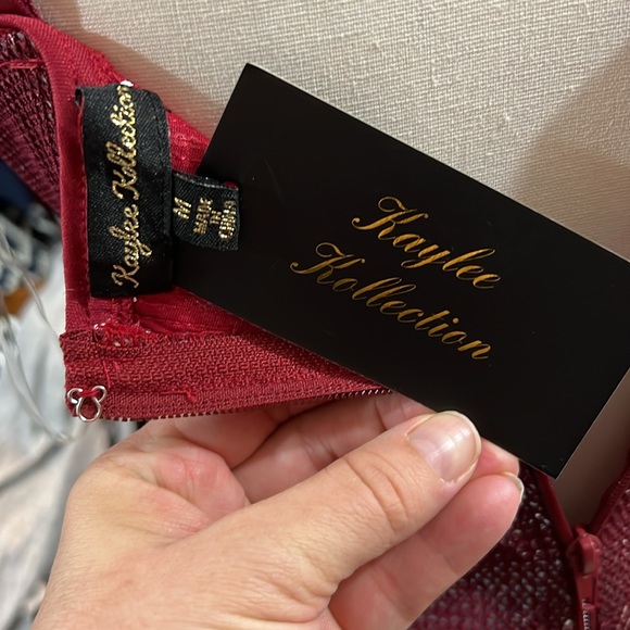 NWT bundle bodycon dress and earrings - Picture 4 of 6